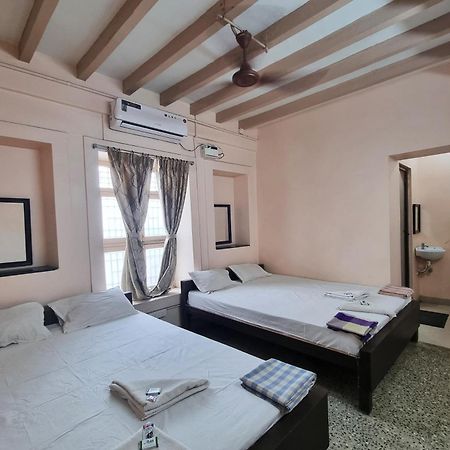 Sowmya Lodge Tiruchirappalli Buitenkant foto