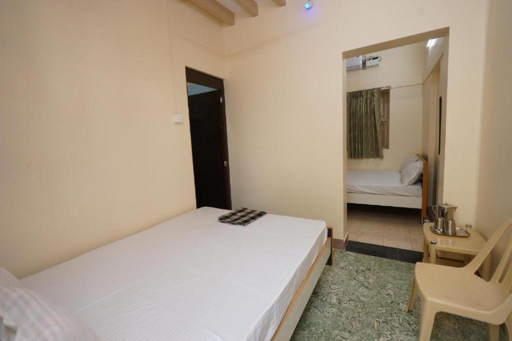 Sowmya Lodge Tiruchirappalli Buitenkant foto