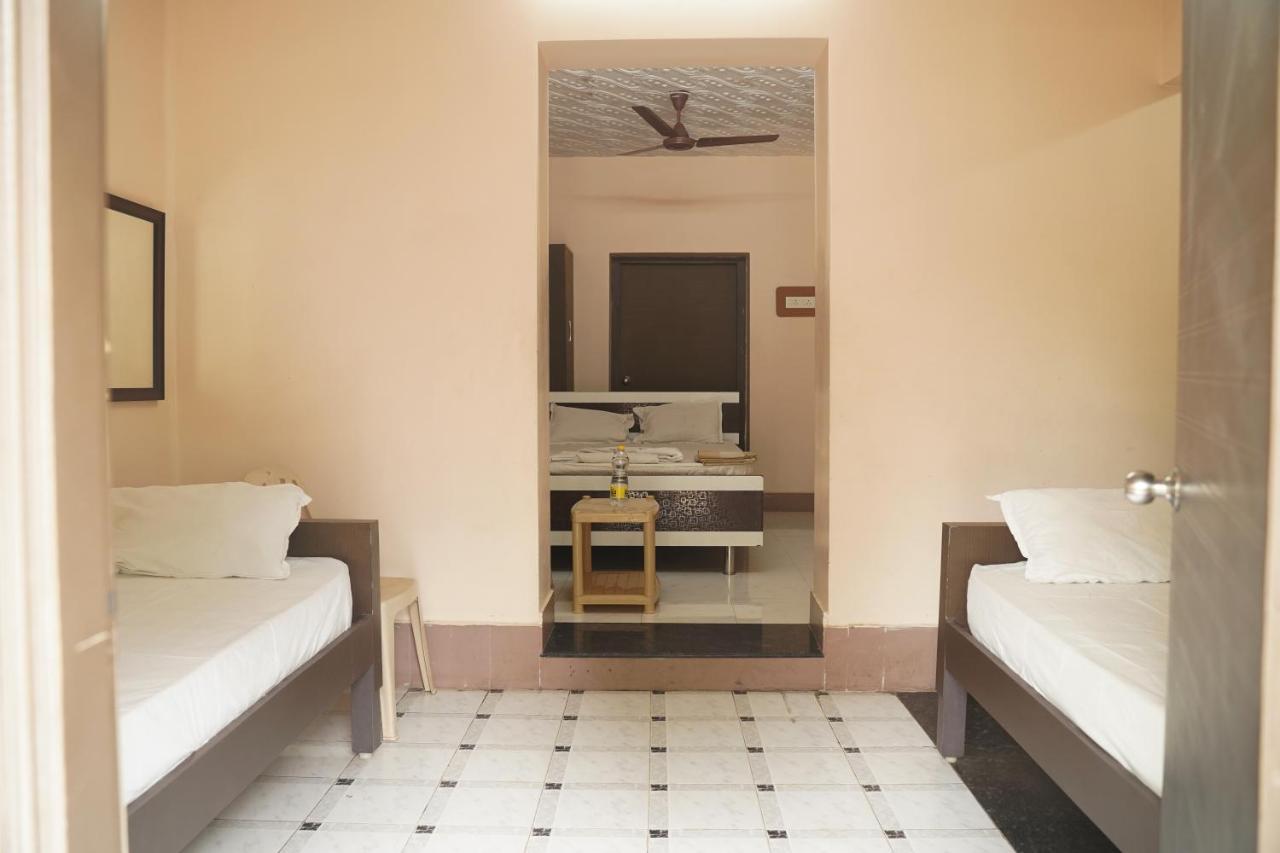 Sowmya Lodge Tiruchirappalli Buitenkant foto