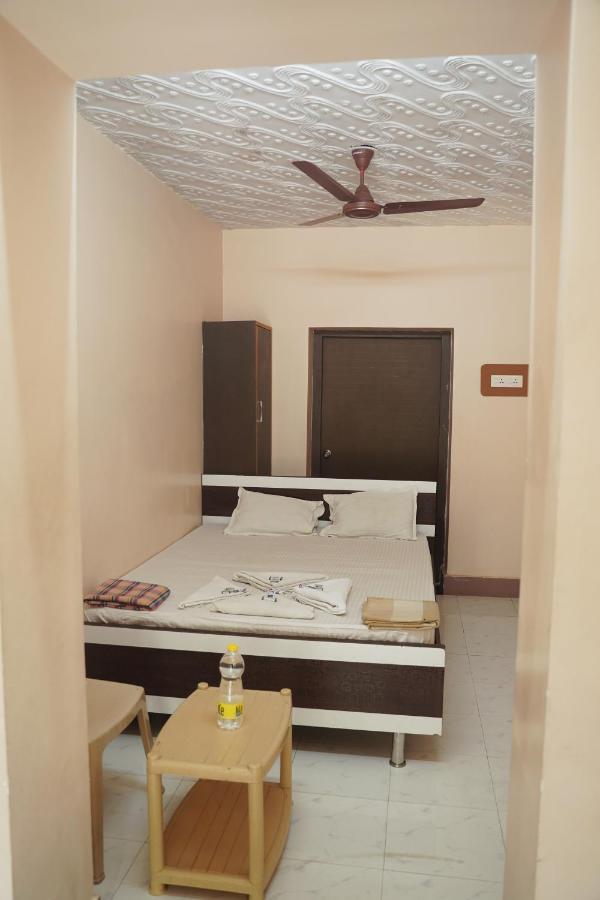 Sowmya Lodge Tiruchirappalli Buitenkant foto