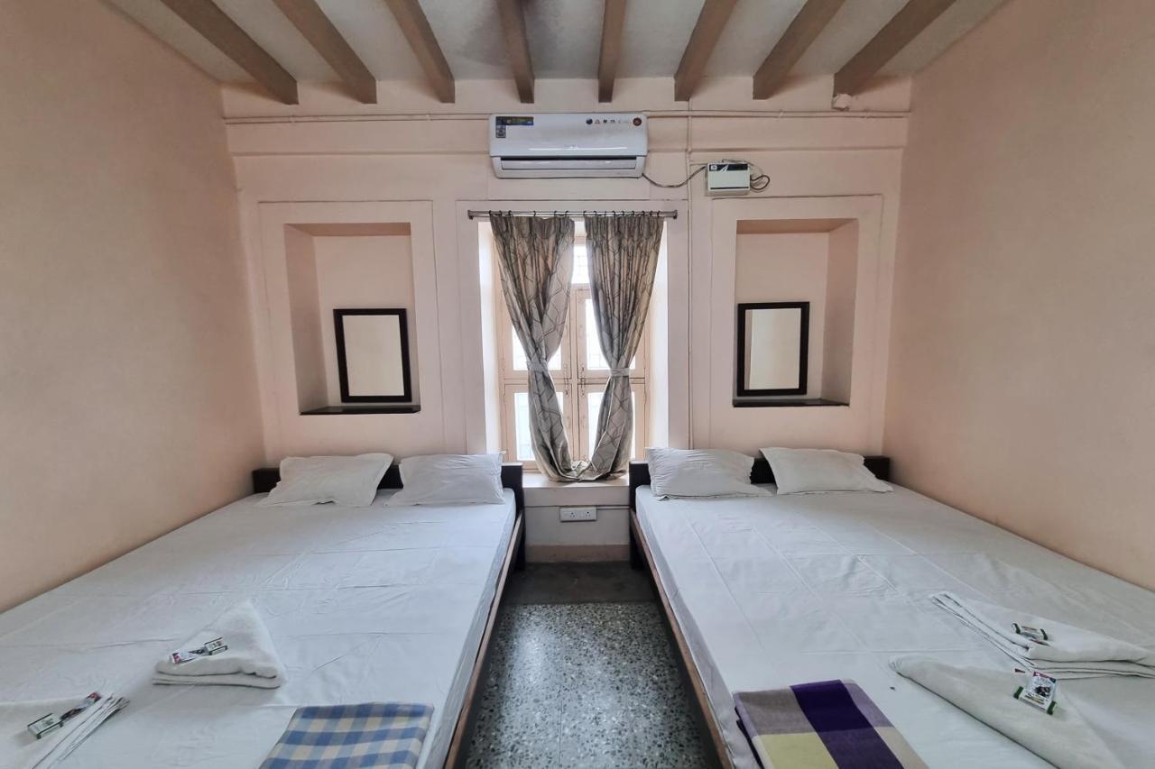 Sowmya Lodge Tiruchirappalli Buitenkant foto